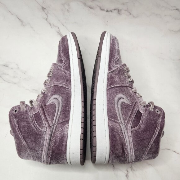 Nike Air Jordan 1 Mid SE Purple Velvet Sneakers Shoes DQ8397-500 Women's 9 - Picture 5 of 10